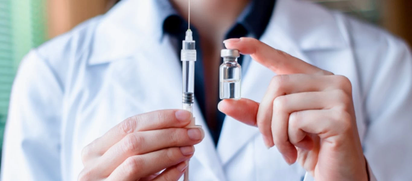 Εμβόλια για όλους πλην Ευρωπαϊκής Ένωσης: ΗΠΑ - Μ. Βρετανία - Τουρκία ξεκινούν τους εμβολιασμούς